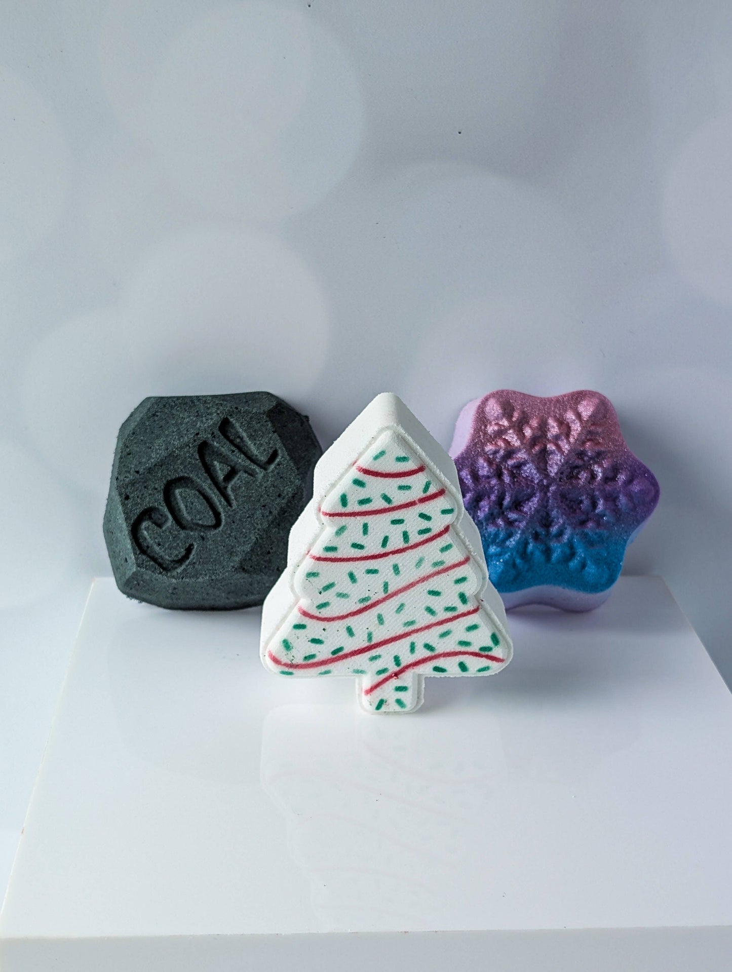 Beachy Bubbles Bath Co - Christmas Tree Cake Bath Bomb - Christmas 2025
